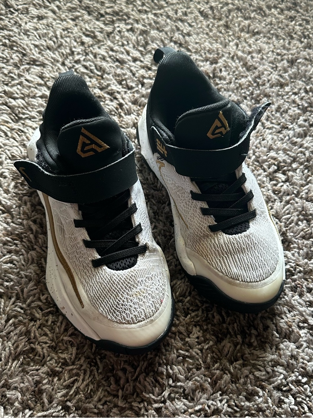 Nike Kids White, Black and Gold Low-Top Sneakers